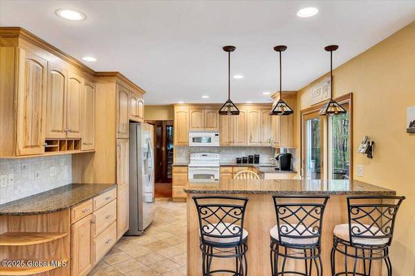 11 Pinewood Drive, Glenville, NY 12302