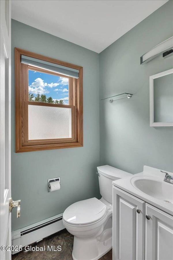 21 Hillcrest Drive, Clifton Park, NY 12019