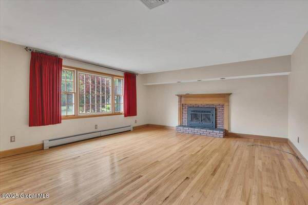 21 Hillcrest Drive, Clifton Park, NY 12019