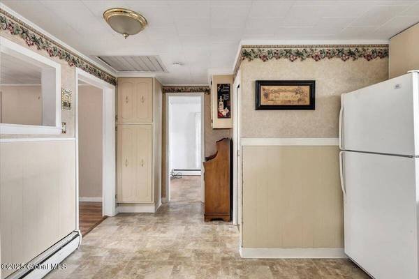 27 Washington Avenue, Colonie, NY 12205