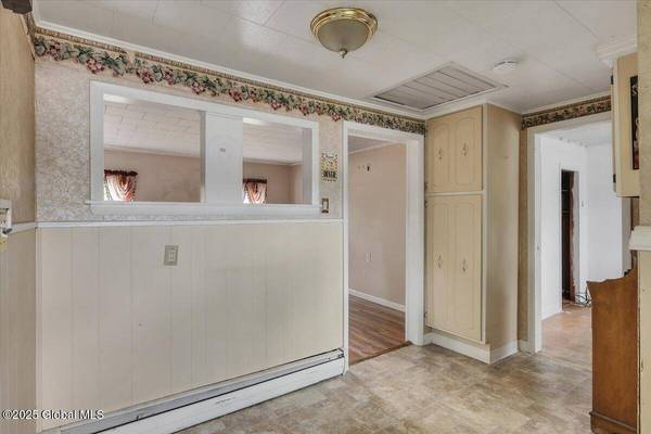 27 Washington Avenue, Colonie, NY 12205