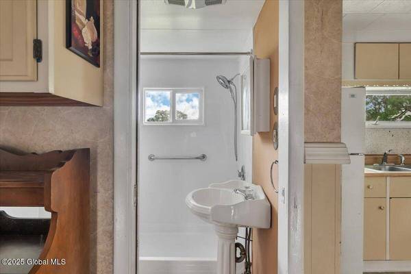 27 Washington Avenue, Colonie, NY 12205