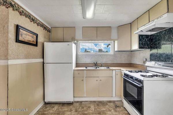 27 Washington Avenue, Colonie, NY 12205