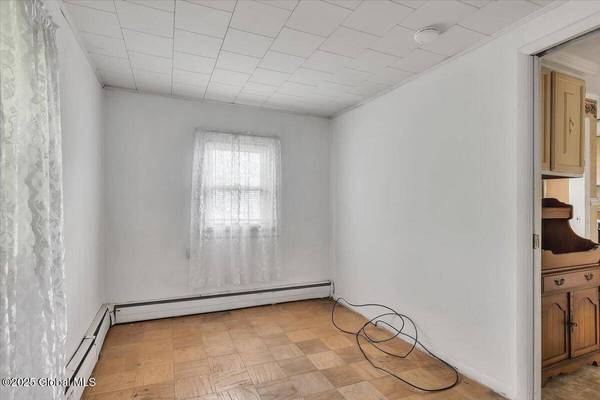 27 Washington Avenue, Colonie, NY 12205