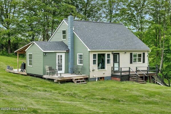 16 Newcombs Lane, Pittstown, NY 12121