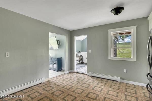 16 Newcombs Lane, Pittstown, NY 12121