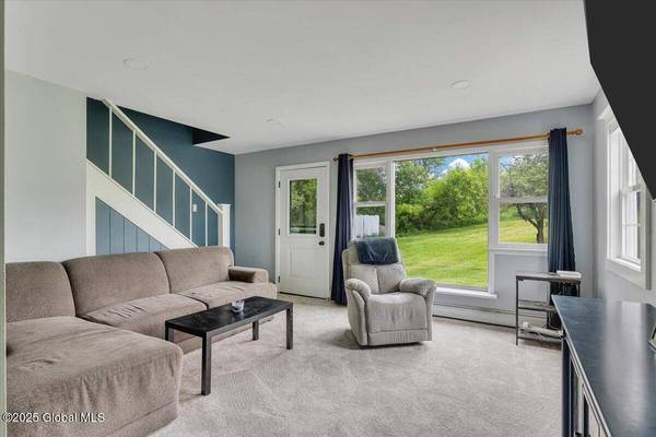 16 Newcombs Lane, Pittstown, NY 12121