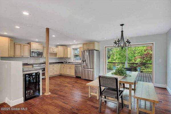 6 Maple Terrace, Bethlehem, NY 12054