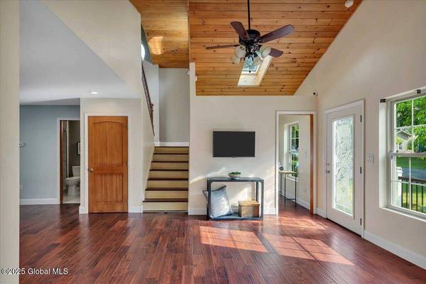 6 Maple Terrace, Bethlehem, NY 12054