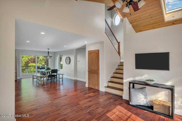 6 Maple Terrace, Bethlehem, NY 12054