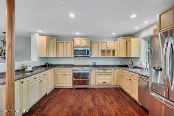 6 Maple Terrace, Bethlehem, NY 12054