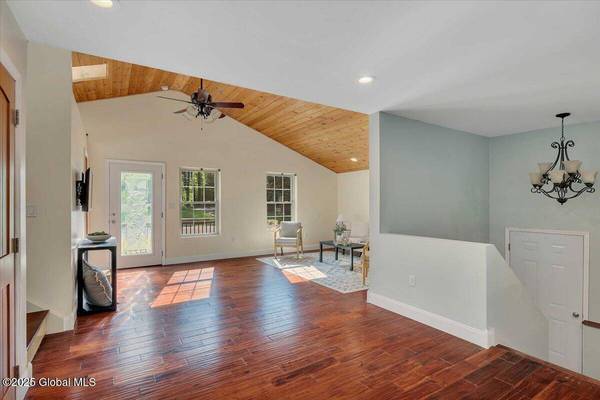 6 Maple Terrace, Bethlehem, NY 12054