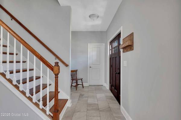 9 Sebring Avenue, Colonie, NY 12205