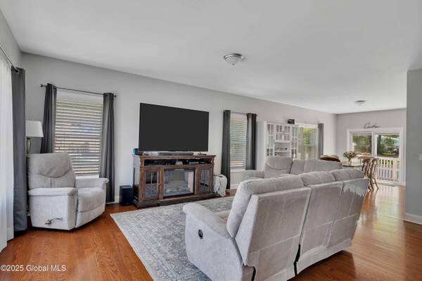 9 Sebring Avenue, Colonie, NY 12205