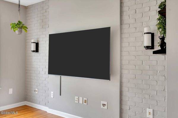 10 Sunflower Lane, Colonie, NY 12205