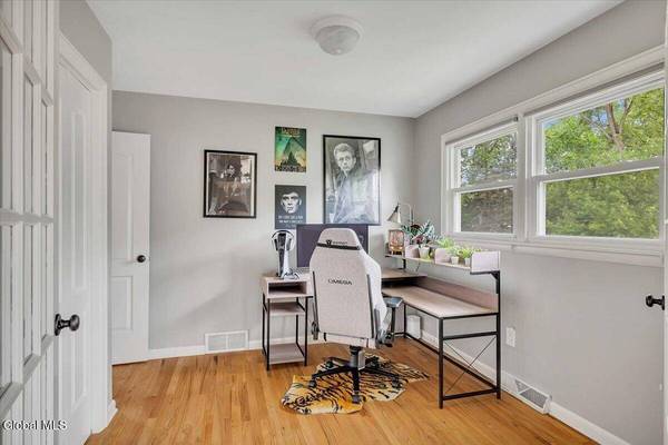 10 Sunflower Lane, Colonie, NY 12205