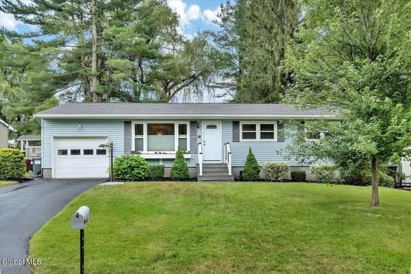 10 Sunflower Lane, Colonie, NY 12205