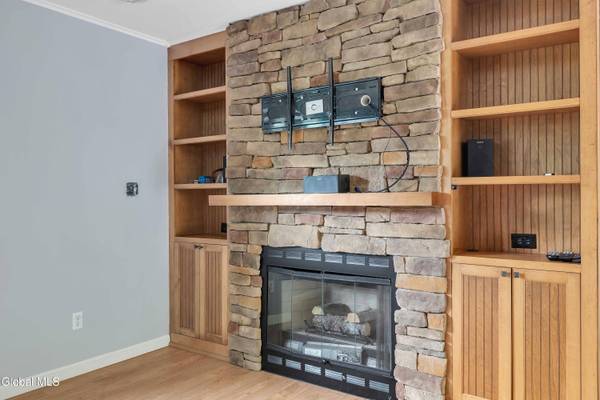 14 Ashdown Road, Clifton Park, NY 12019