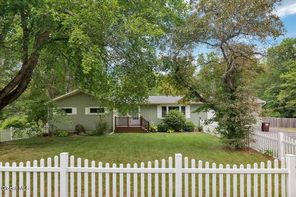 14 Ashdown Road, Clifton Park, NY 12019