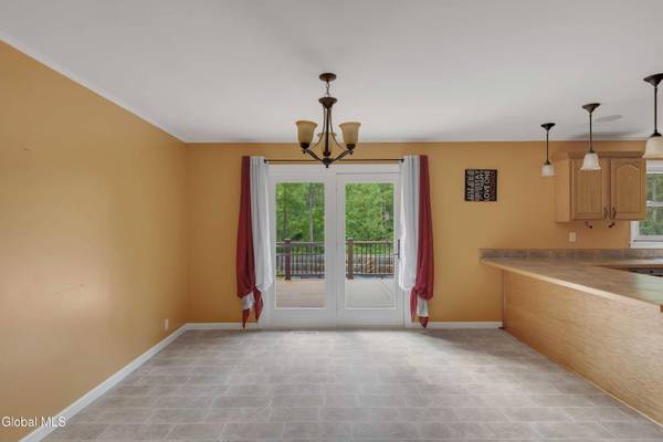 14 Ashdown Road, Clifton Park, NY 12019