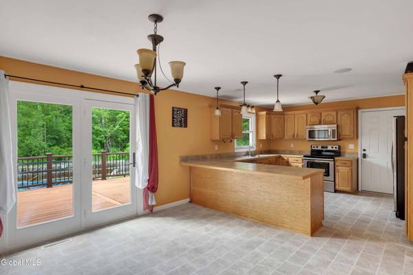 14 Ashdown Road, Clifton Park, NY 12019