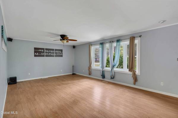 14 Ashdown Road, Clifton Park, NY 12019