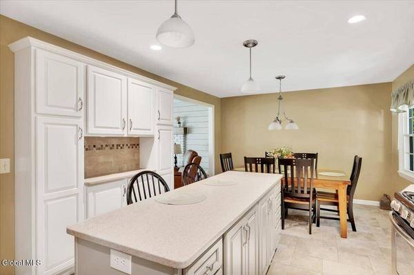 52 Scotchpine Drive, Voorheesville, NY 12186