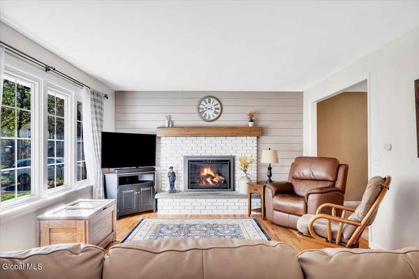 52 Scotchpine Drive, Voorheesville, NY 12186