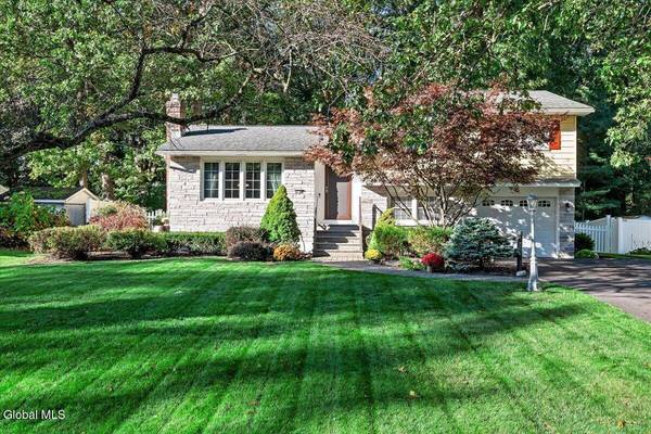 52 Scotchpine Drive, Voorheesville, NY 12186