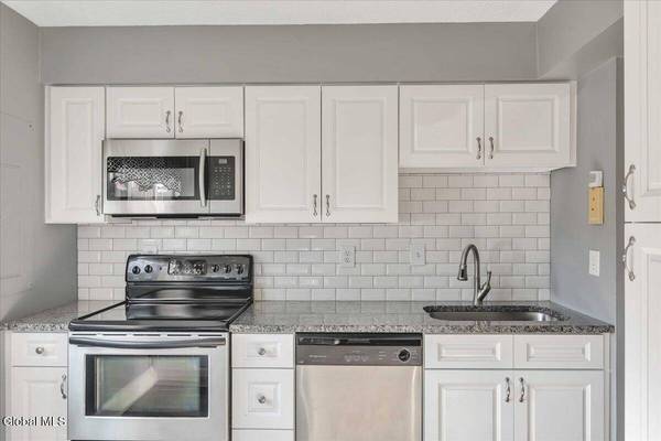 45 Point Of Woods Drive, Albany, NY 12203