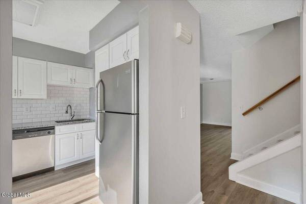 45 Point Of Woods Drive, Albany, NY 12203