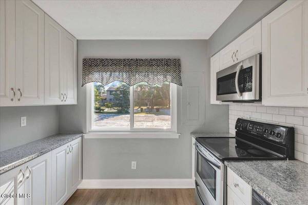 45 Point Of Woods Drive, Albany, NY 12203