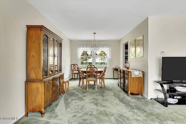 14 Skyline Drive, Colonie, NY 12110