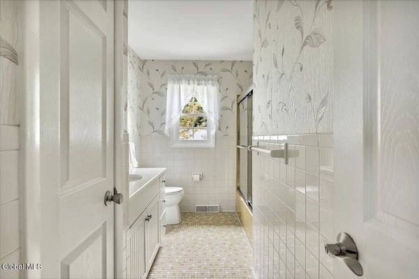 14 Skyline Drive, Colonie, NY 12110