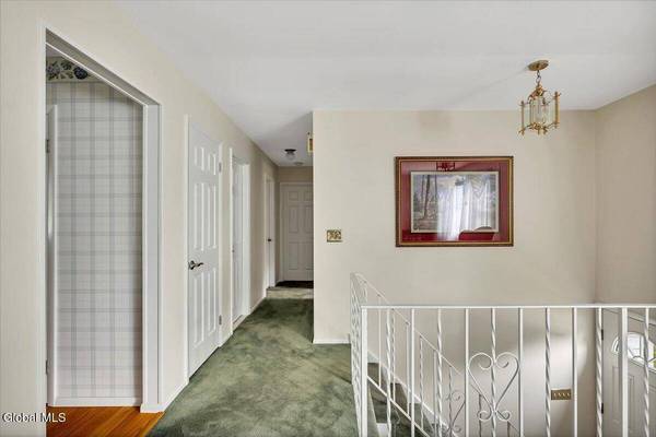 14 Skyline Drive, Colonie, NY 12110