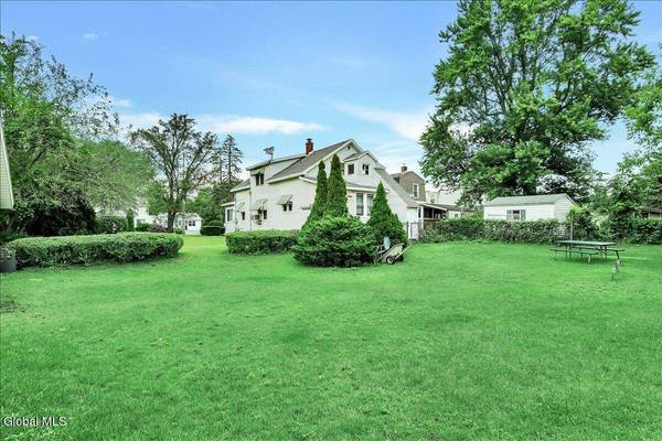 3 Hackett Avenue, Colonie, NY 12205