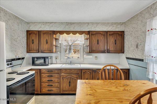 26 Shirley Drive, Schenectady, NY 12304