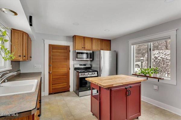 37 Hamilton Avenue, Troy, NY 12180