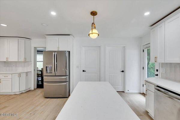 2115 Colgate Place, Schenectady, NY 12304