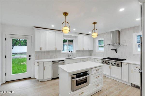 2115 Colgate Place, Schenectady, NY 12304