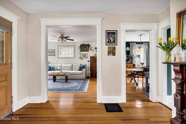 1328 Glenwood Boulevard, Schenectady, NY 12308