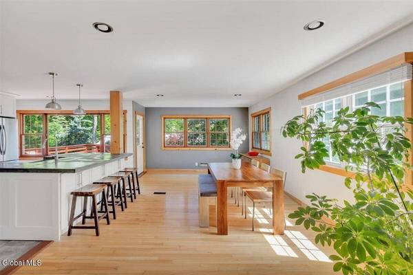 2307 Pine Ridge Road, Niskayuna, NY 12309