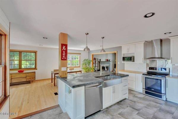 2307 Pine Ridge Road, Niskayuna, NY 12309