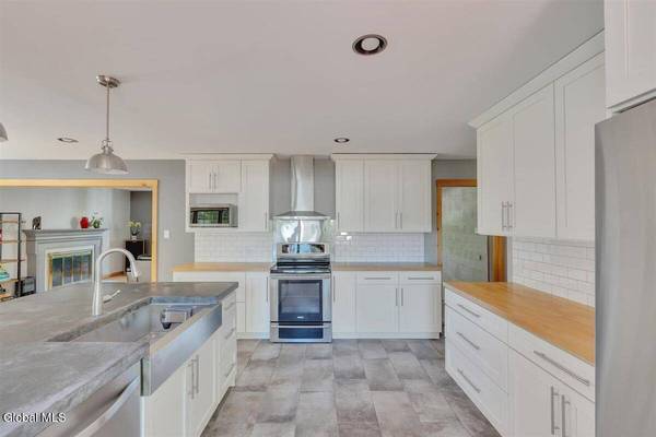 2307 Pine Ridge Road, Niskayuna, NY 12309