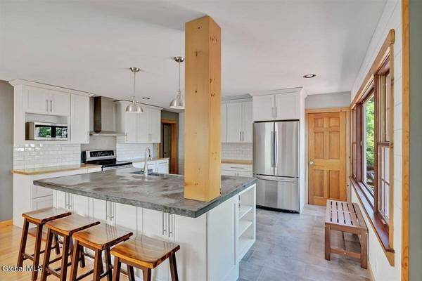 2307 Pine Ridge Road, Niskayuna, NY 12309