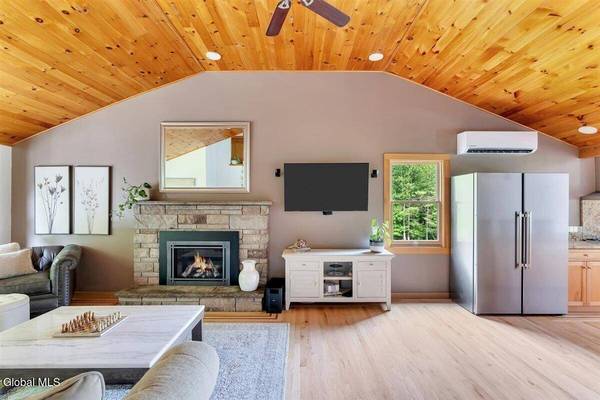 88 Garner Road, Sand Lake, NY 12018
