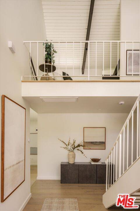 2313 Banyan Dr, Los Angeles, CA 90049