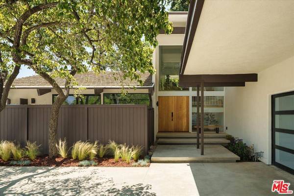 2313 Banyan Dr, Los Angeles, CA 90049