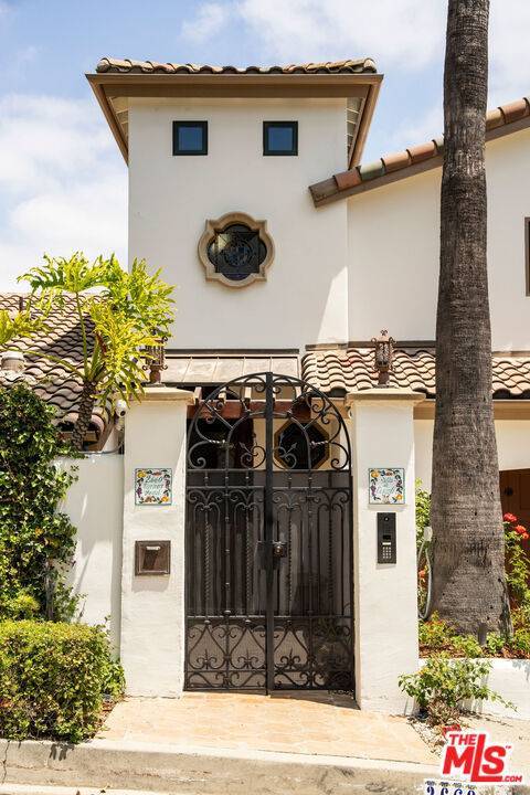 2660 Larmar Rd, Los Angeles, CA 90068