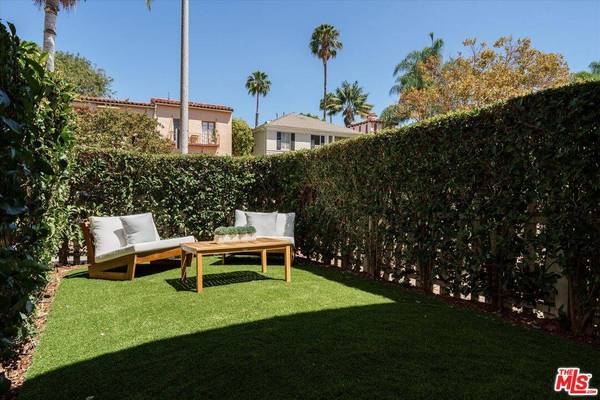 215 S Poinsettia Pl, Los Angeles, CA 90036